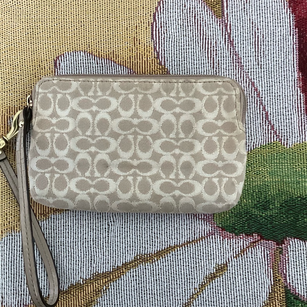 COACH wristlet EUC 2 zip pockets zippers work great cute for night out. $12 - Picture 3 of 11